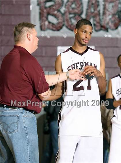 Thumbnail 1 in SA Wagner vs Sherman (Sherman Holiday Tournament) photogallery.