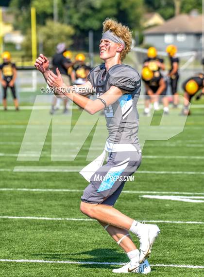 Thumbnail 3 in Shawnee Mission East @ Shawnee Mission West photogallery.