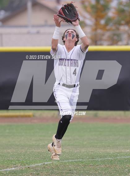 Thumbnail 1 in Point Loma vs. Santana (CIF SDS Division 1 Semifinal) photogallery.