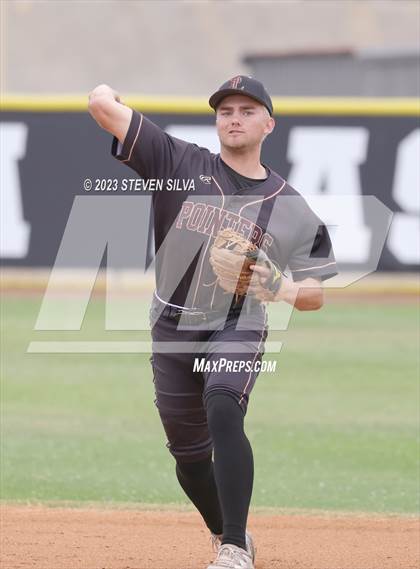 Thumbnail 2 in Point Loma vs. Santana (CIF SDS Division 1 Semifinal) photogallery.