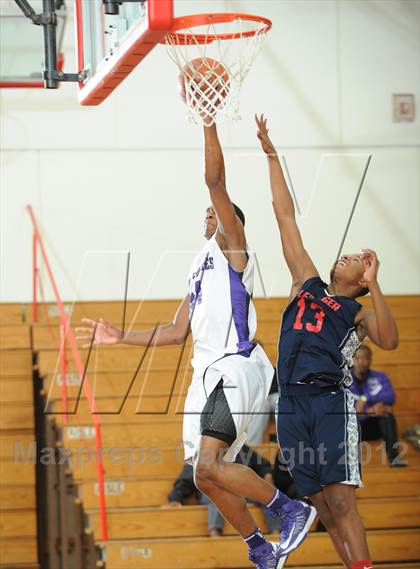 Thumbnail 2 in Miller Grove @ Leuzinger (MaxPreps Holiday Classic) photogallery.