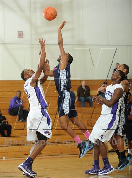 Thumbnail 1 in Miller Grove @ Leuzinger (MaxPreps Holiday Classic) photogallery.