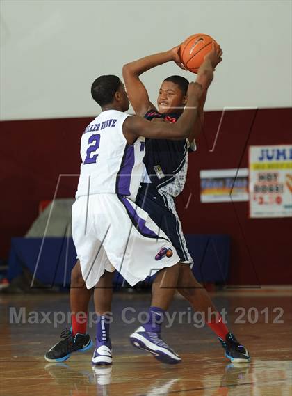 Thumbnail 2 in Miller Grove @ Leuzinger (MaxPreps Holiday Classic) photogallery.