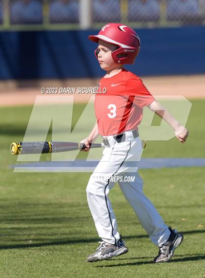 Thumbnail 2 in Arapahoe vs. Thurston (Coach Bob Invitational) photogallery.