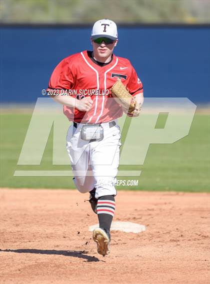 Thumbnail 3 in Arapahoe vs. Thurston (Coach Bob Invitational) photogallery.