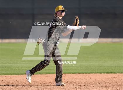 Thumbnail 3 in Arapahoe vs. Thurston (Coach Bob Invitational) photogallery.