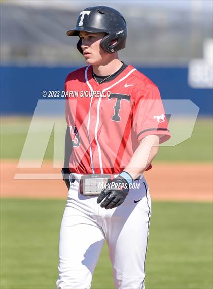 Thumbnail 3 in Arapahoe vs. Thurston (Coach Bob Invitational) photogallery.