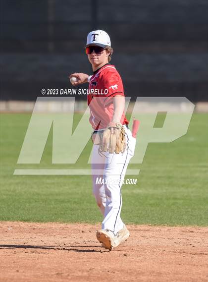 Thumbnail 3 in Arapahoe vs. Thurston (Coach Bob Invitational) photogallery.
