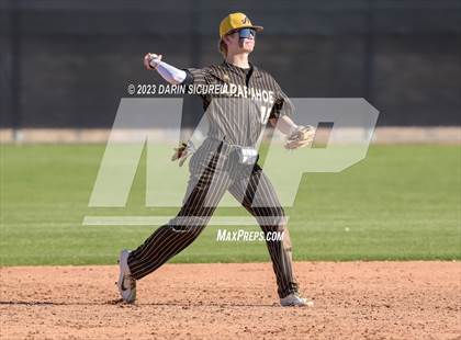 Thumbnail 2 in Arapahoe vs. Thurston (Coach Bob Invitational) photogallery.