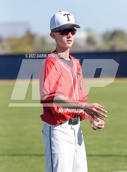Thumbnail 2 in Arapahoe vs. Thurston (Coach Bob Invitational) photogallery.