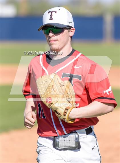 Thumbnail 1 in Arapahoe vs. Thurston (Coach Bob Invitational) photogallery.