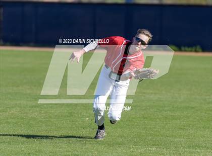 Thumbnail 3 in Arapahoe vs. Thurston (Coach Bob Invitational) photogallery.