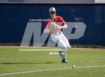 Thumbnail 2 in Arapahoe vs. Thurston (Coach Bob Invitational) photogallery.