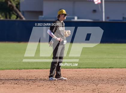Thumbnail 1 in Arapahoe vs. Thurston (Coach Bob Invitational) photogallery.