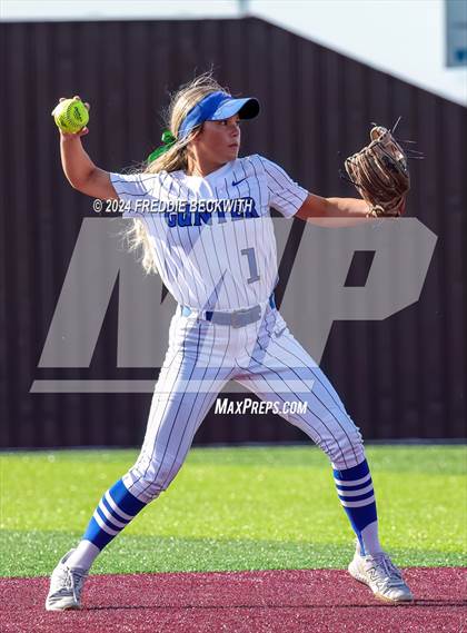Thumbnail 1 in Whitesboro vs. Gunter (UIL 3A Regional Quarterfinal) photogallery.