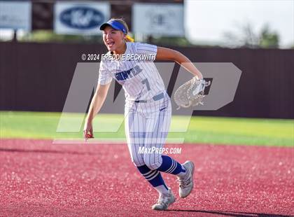 Thumbnail 1 in Whitesboro vs. Gunter (UIL 3A Regional Quarterfinal) photogallery.