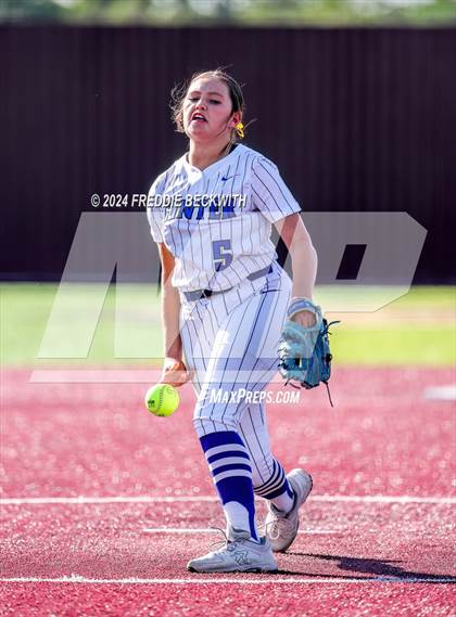 Thumbnail 1 in Whitesboro vs. Gunter (UIL 3A Regional Quarterfinal) photogallery.