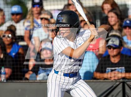 Thumbnail 1 in Whitesboro vs. Gunter (UIL 3A Regional Quarterfinal) photogallery.