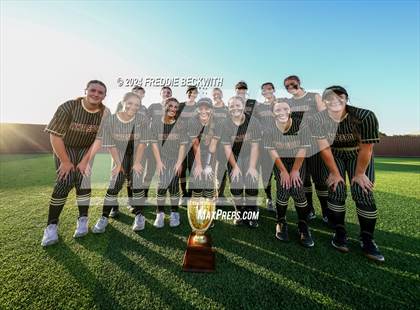Thumbnail 2 in Whitesboro vs. Gunter (UIL 3A Regional Quarterfinal) photogallery.