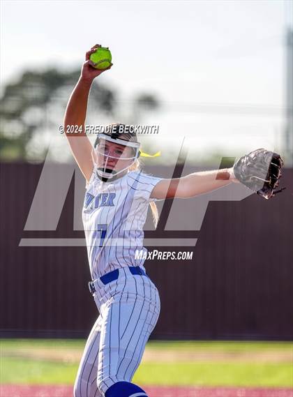 Thumbnail 2 in Whitesboro vs. Gunter (UIL 3A Regional Quarterfinal) photogallery.
