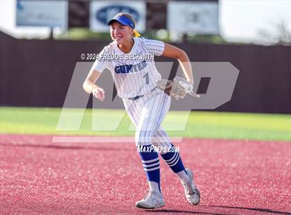 Thumbnail 2 in Whitesboro vs. Gunter (UIL 3A Regional Quarterfinal) photogallery.