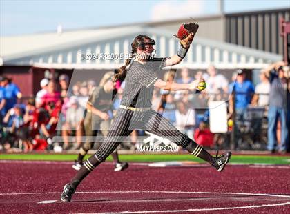 Thumbnail 3 in Whitesboro vs. Gunter (UIL 3A Regional Quarterfinal) photogallery.