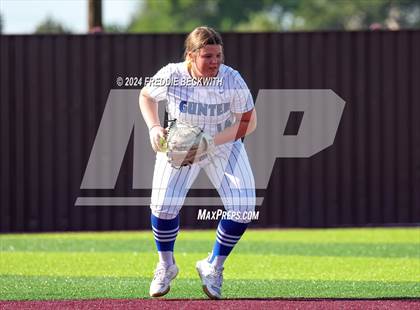 Thumbnail 2 in Whitesboro vs. Gunter (UIL 3A Regional Quarterfinal) photogallery.