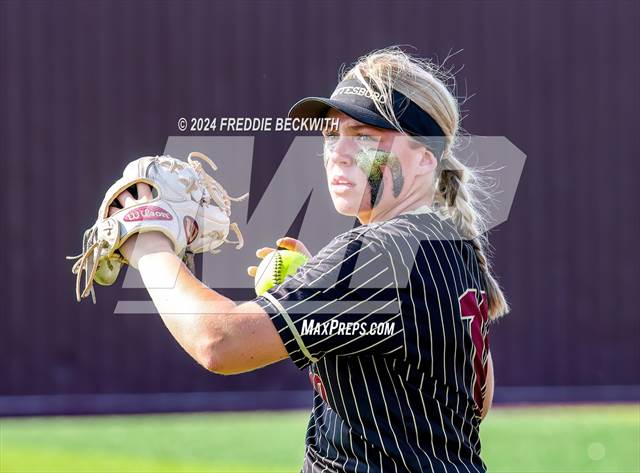 Photo 1 in the Whitesboro vs. Gunter (UIL 3A Regional Quarterfinal ...