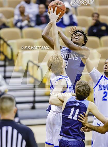 Thumbnail 2 in Father Tolton vs Bartlesville (Norm Stewart Classic) photogallery.