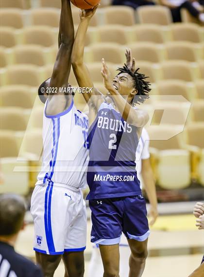Thumbnail 1 in Father Tolton vs Bartlesville (Norm Stewart Classic) photogallery.