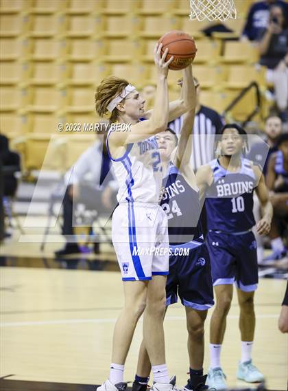 Thumbnail 3 in Father Tolton vs Bartlesville (Norm Stewart Classic) photogallery.