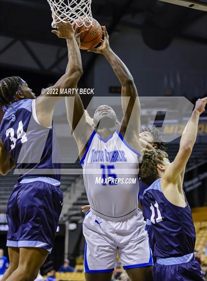 Thumbnail 1 in Father Tolton vs Bartlesville (Norm Stewart Classic) photogallery.
