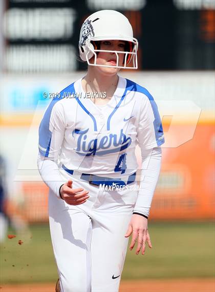 Thumbnail 2 in La Grande vs Middleton (Win The Pitch Tournament) photogallery.