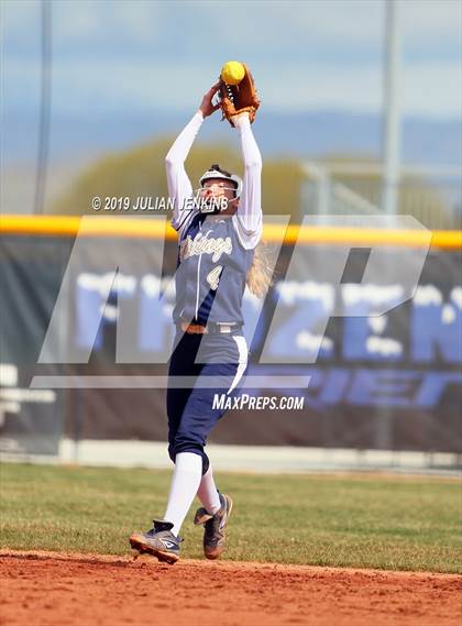 Thumbnail 2 in La Grande vs Middleton (Win The Pitch Tournament) photogallery.