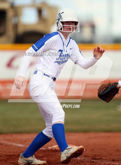 Thumbnail 3 in La Grande vs Middleton (Win The Pitch Tournament) photogallery.