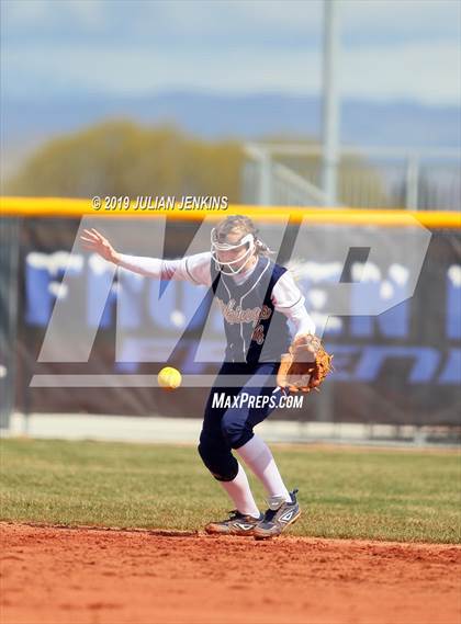 Thumbnail 1 in La Grande vs Middleton (Win The Pitch Tournament) photogallery.