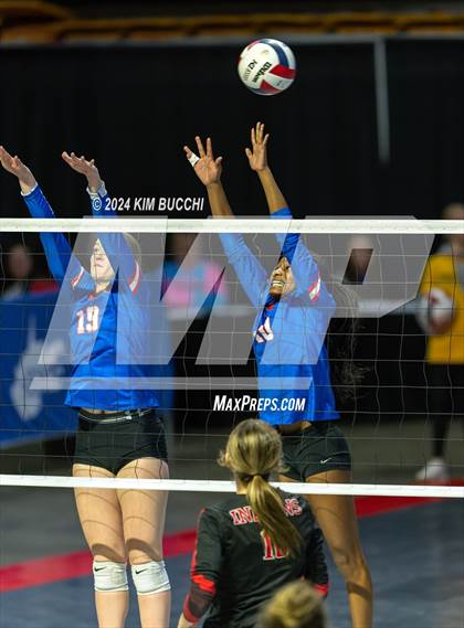 Thumbnail 2 in Bridgeport vs. Hoover (WVSSAC Class AAA Final) photogallery.