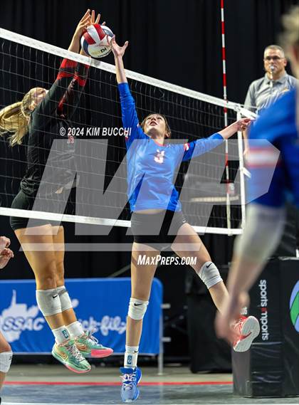 Thumbnail 3 in Bridgeport vs. Hoover (WVSSAC Class AAA Final) photogallery.