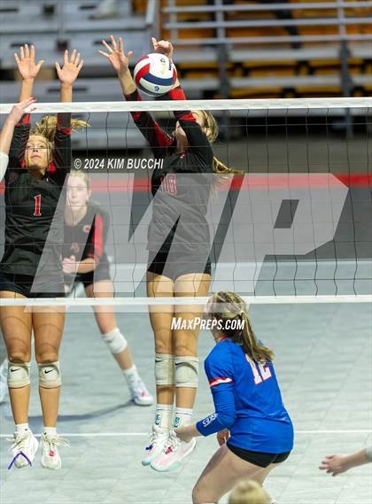 Thumbnail 2 in Bridgeport vs. Hoover (WVSSAC Class AAA Final) photogallery.