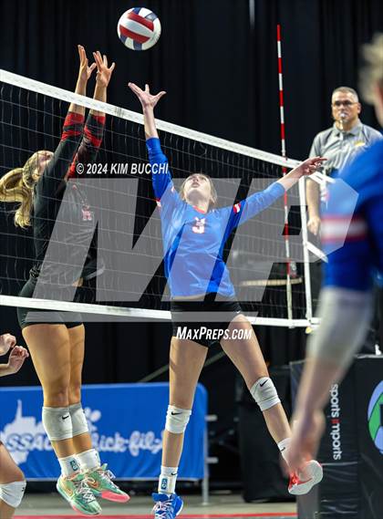 Thumbnail 2 in Bridgeport vs. Hoover (WVSSAC Class AAA Final) photogallery.