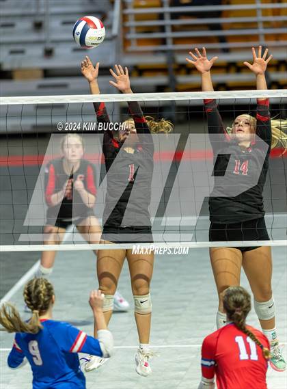 Thumbnail 3 in Bridgeport vs. Hoover (WVSSAC Class AAA Final) photogallery.