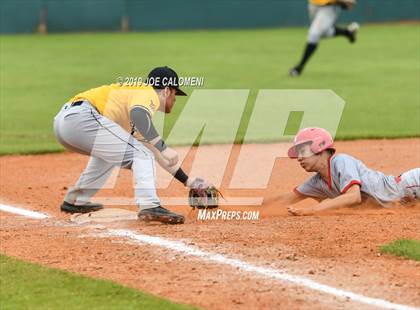 Thumbnail 1 in Lee [Robert E.] vs Brennan (NISD Baseball Tournament) photogallery.