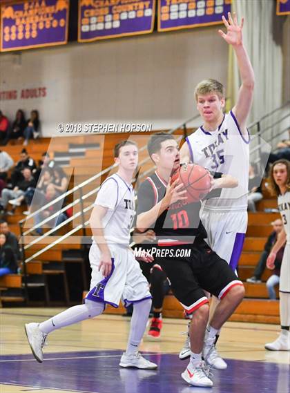 Thumbnail 1 in Lincoln @ Tokay photogallery.