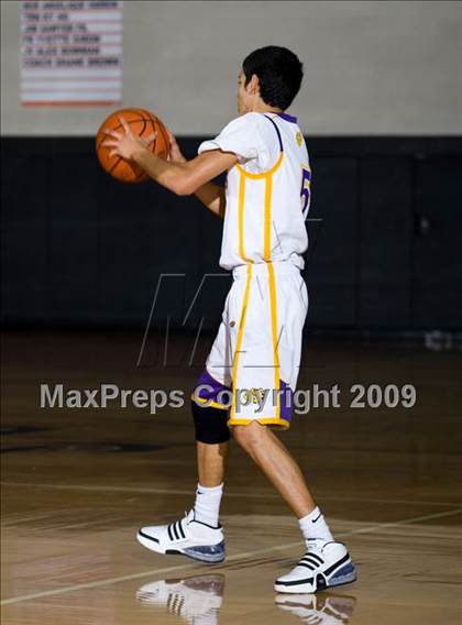 Thumbnail 3 in McAllen vs. Spring (McDonalds Texas Invitational) photogallery.