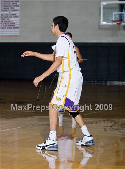 Thumbnail 2 in McAllen vs. Spring (McDonalds Texas Invitational) photogallery.