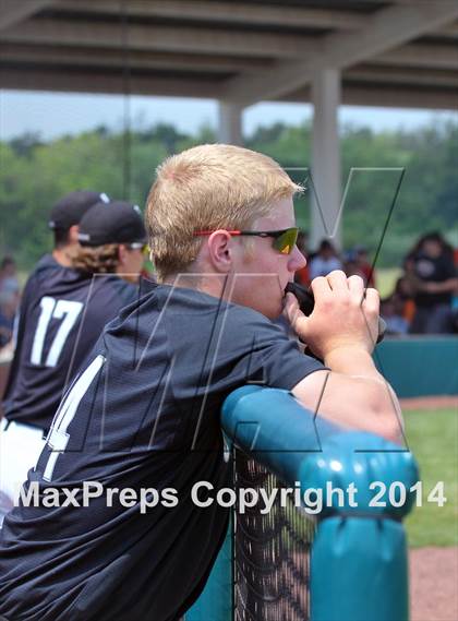 Thumbnail 3 in Carbondale vs Mt. Vernon (IHSA 2A Regional Final) photogallery.