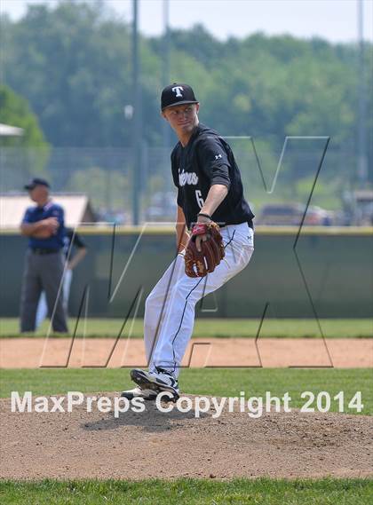 Thumbnail 2 in Carbondale vs Mt. Vernon (IHSA 2A Regional Final) photogallery.