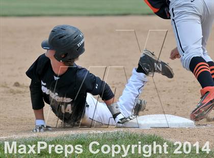 Thumbnail 2 in Carbondale vs Mt. Vernon (IHSA 2A Regional Final) photogallery.