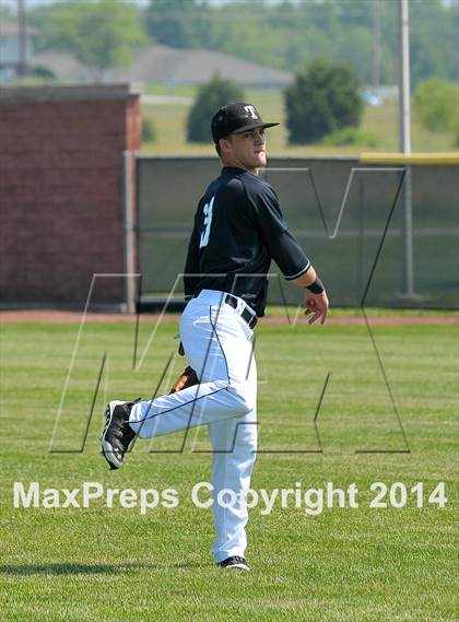 Thumbnail 2 in Carbondale vs Mt. Vernon (IHSA 2A Regional Final) photogallery.