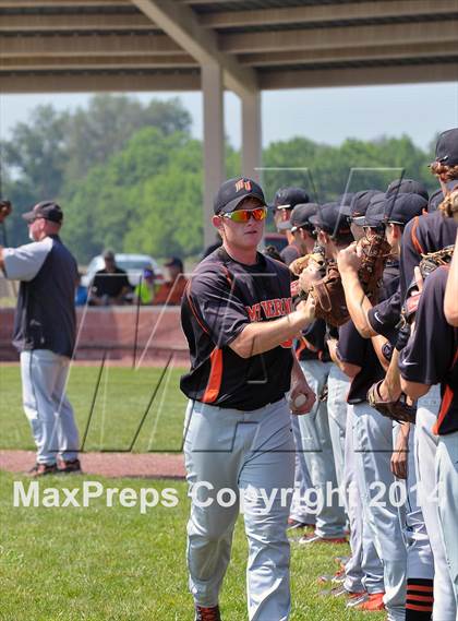 Thumbnail 3 in Carbondale vs Mt. Vernon (IHSA 2A Regional Final) photogallery.